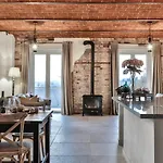 Barn Retreat In Italy's Unesco Wine Region *