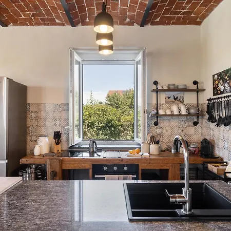 Barn Retreat In Italy's Unesco Wine Region