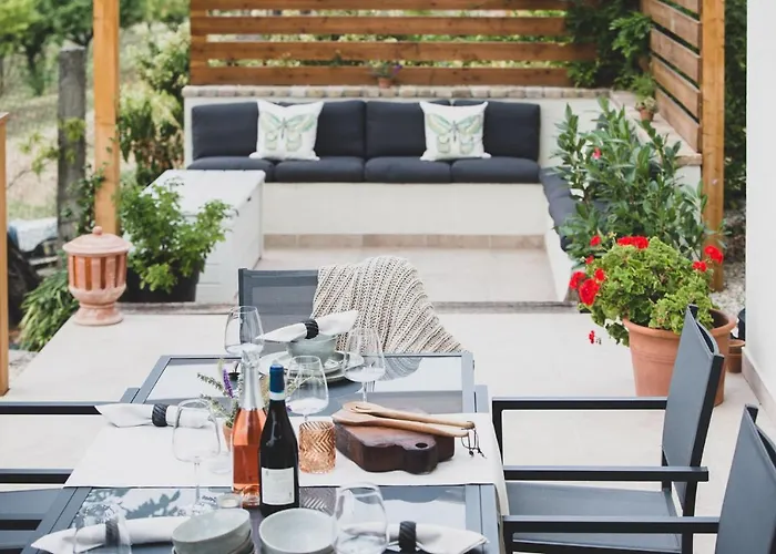 Barn Retreat In Italy's Unesco Wine Region * Alfiano Natta